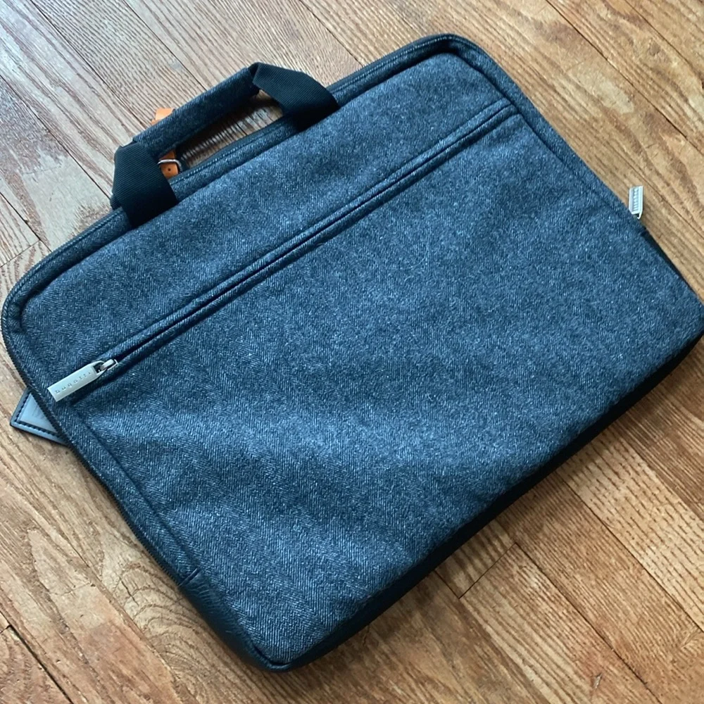 Bugatti D2L laptop sleeve bag with removable large branded luggage tag / ID tag